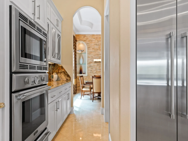 Luxurious 4-Bedroom Vacation Rental Near Disney - Private Pool